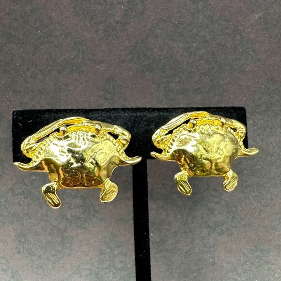 Maurice Milleur Gold-Plated Pewter Crab Clip-On Earrings - Picture 11 of 13